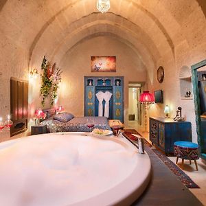 Deluxe  Cave Suite